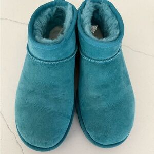 UGGS women’s booties ice blue size 8 USED excellent condition